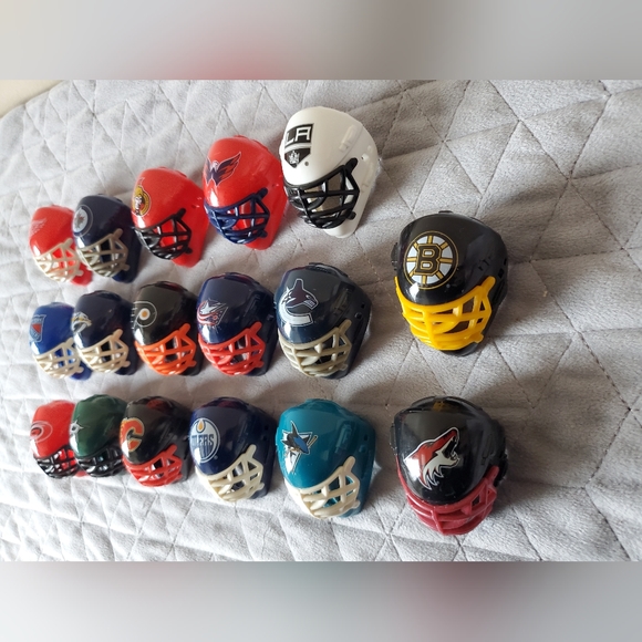 Mini Hockey Helmet collection 17pcs - Picture 4 of 7